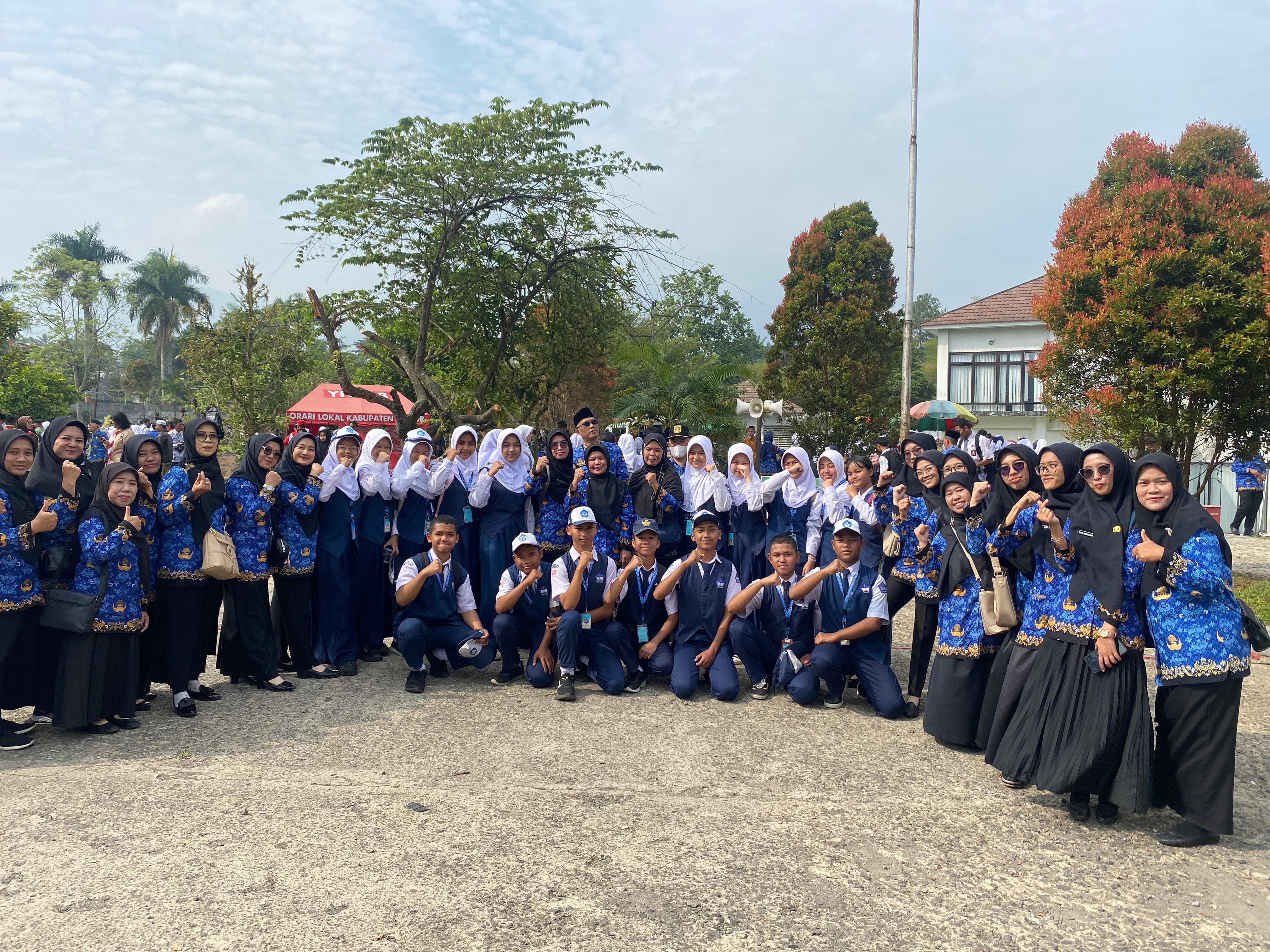 Upacara 17 Agustus Kegiatan OSIS
